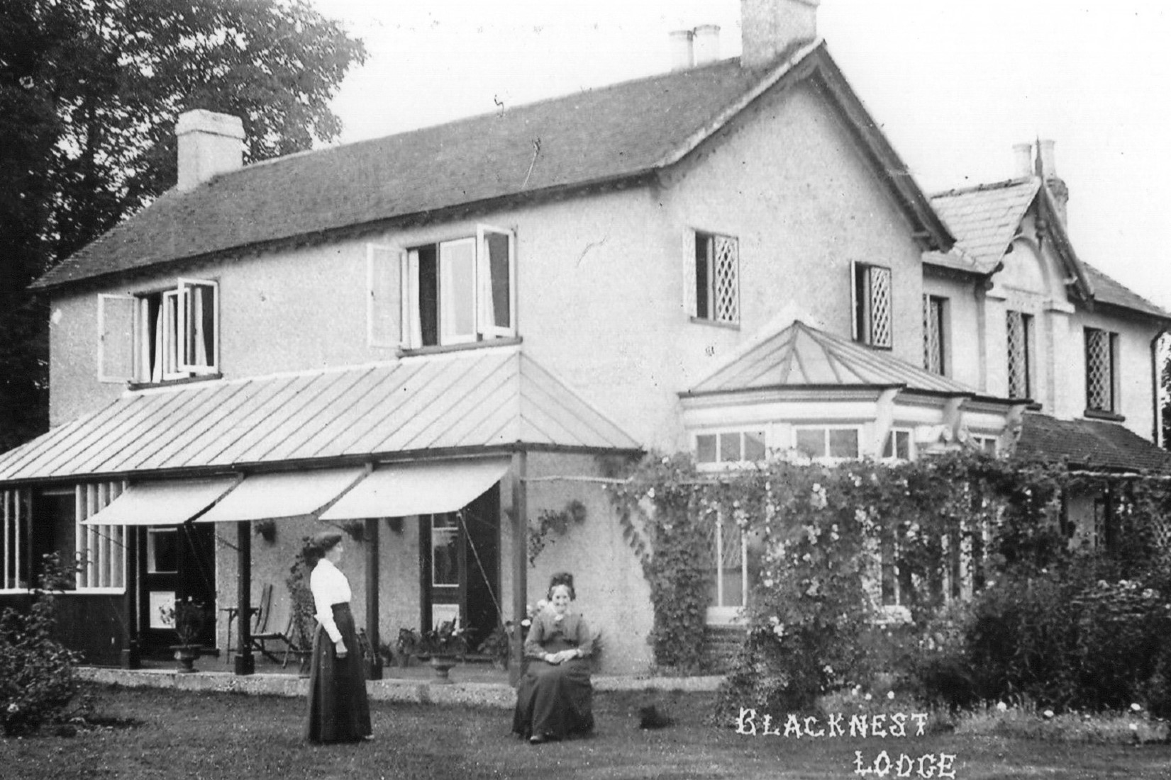 Brimpton History: Blacknest Lodge - Brimpton Village