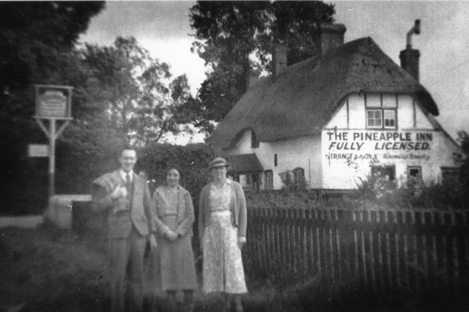 Brimpton History The Pineapple Inn Brimpton Village